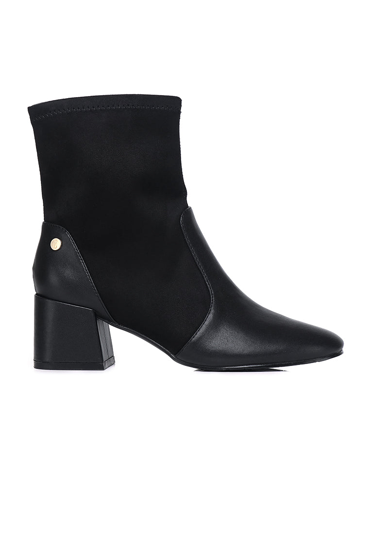 Maiwen Suede Boots In Black