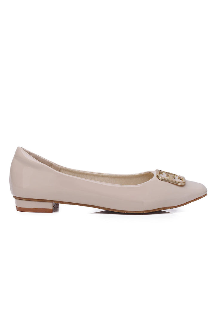 Jacqueline Slip-on Flats & Ballerina In Beige