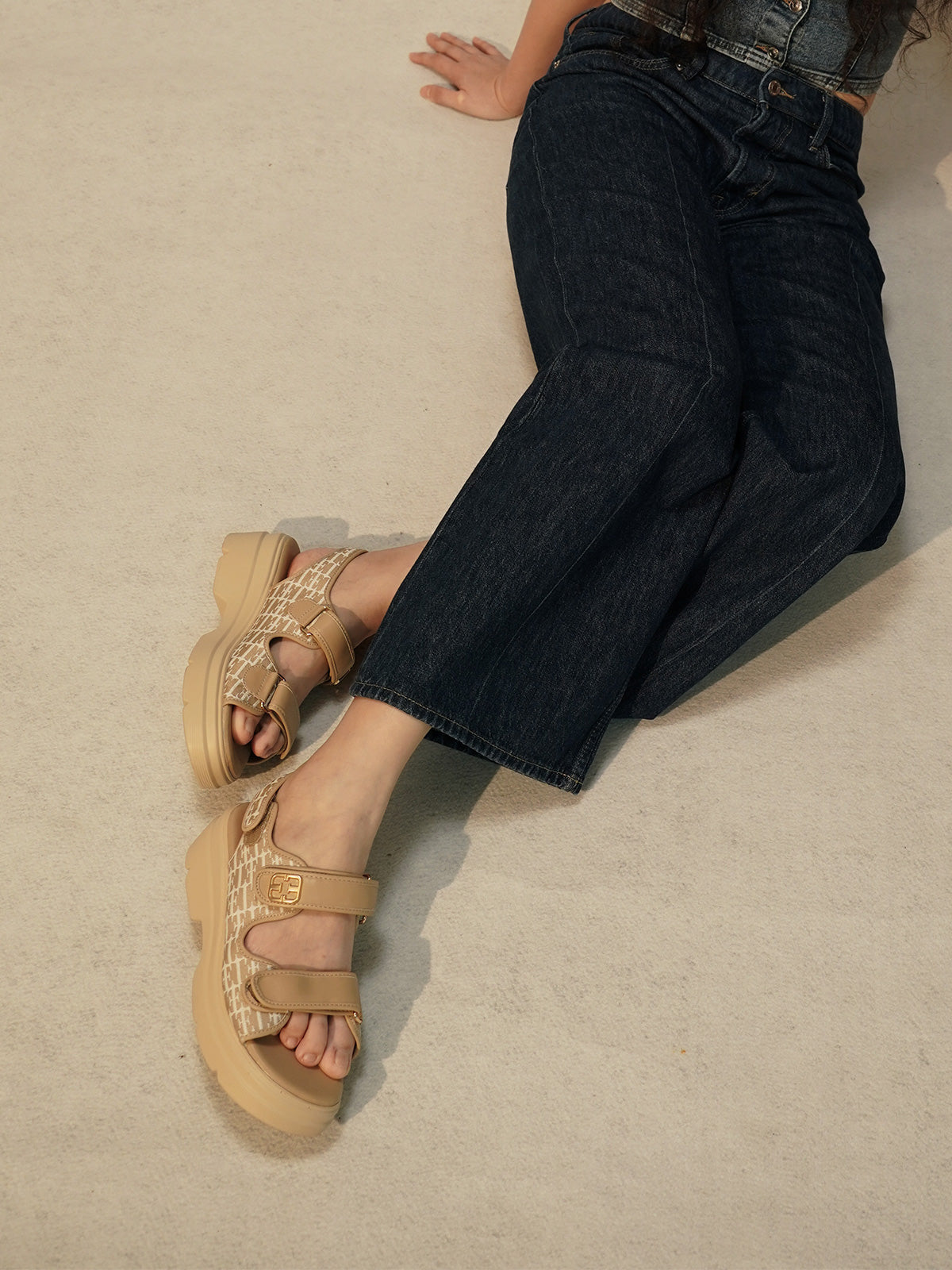 Geneve Thick Sole Sandals In Black