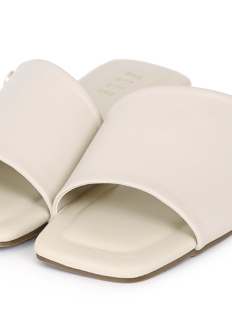 Claire Sandals In Beige