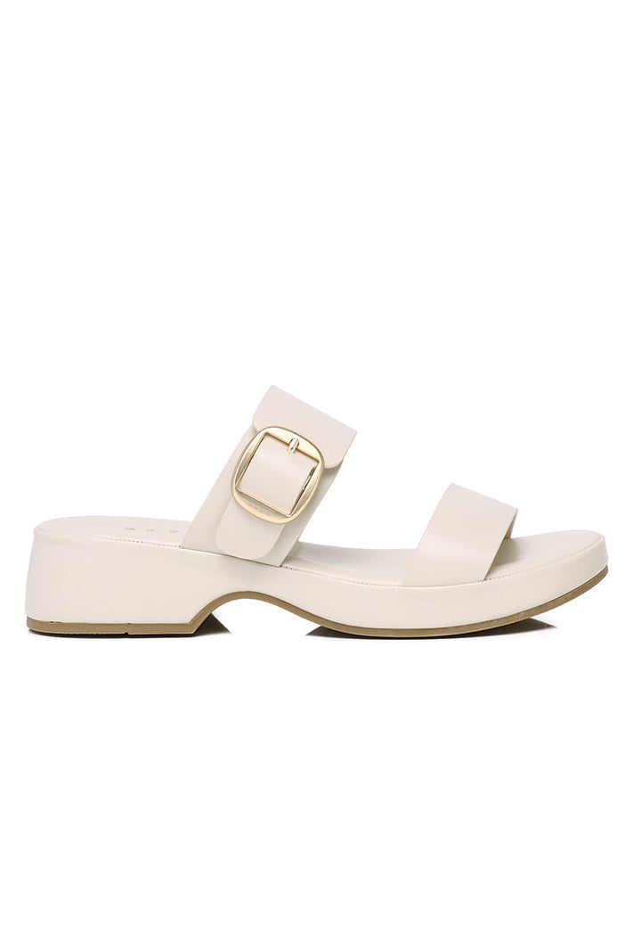 Livie Sandals In Beige
