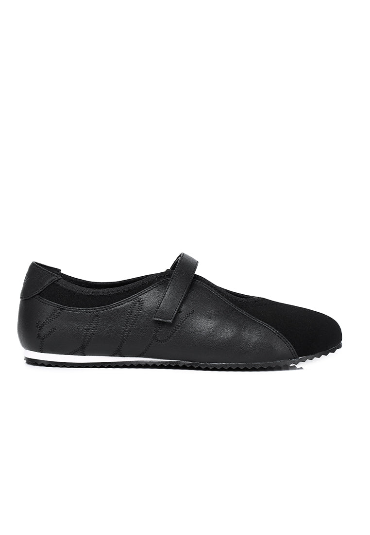 Soline Comfy Fit Footbed Microfiber Leather Sneakers In Black