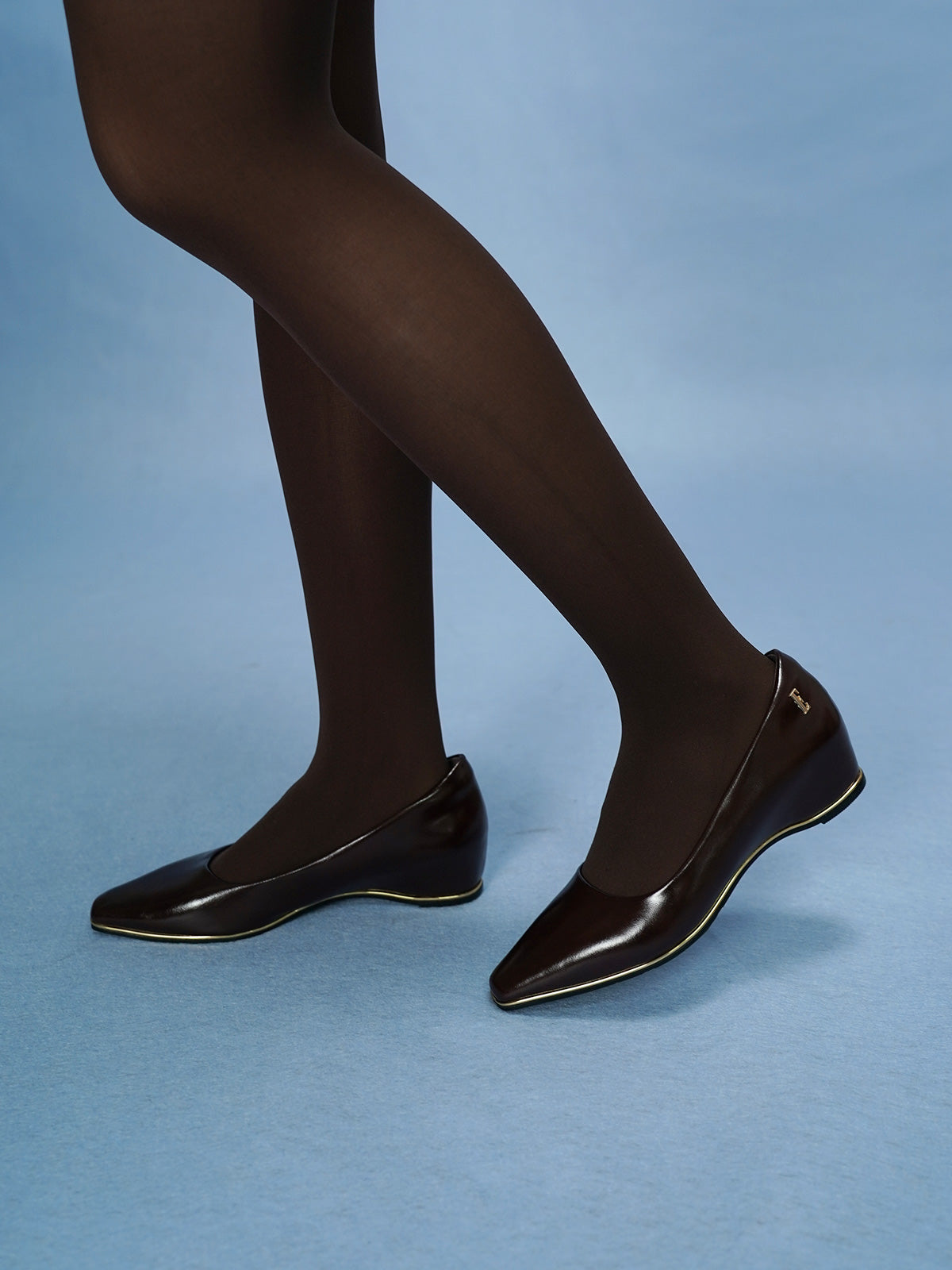 Edith Slip-on Wedge Heels In Black